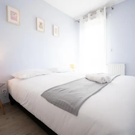 Apartment Chez Leon - Metro, Bus, Garage Double, 6 Personnes *