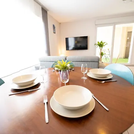 Apartment Chez Leon - Metro, Bus, Garage Double, 6 Personnes *
