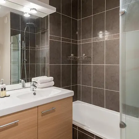 Apartment Chez Leon - Metro, Bus, Garage Double, 6 Personnes Villeurbanne