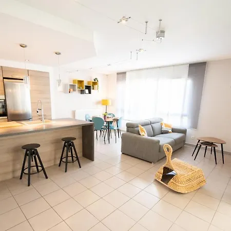 Apartment Chez Leon - Metro, Bus, Garage Double, 6 Personnes Villeurbanne