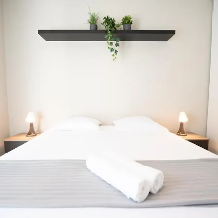 Apartment Chez Leon - Metro, Bus, Garage Double, 6 Personnes