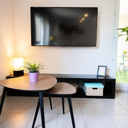 Apartment Chez Leon - Metro, Bus, Garage Double, 6 Personnes *