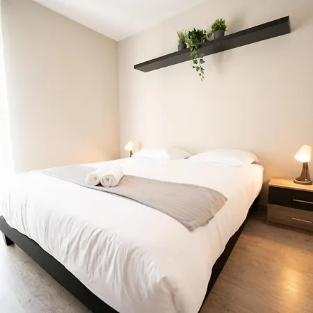 Apartment Chez Leon - Metro, Bus, Garage Double, 6 Personnes